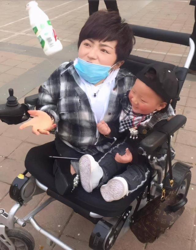 河南90后女孩天生残疾，嫁1米8丈夫后遭抛弃，如今身价上亿-11.jpg