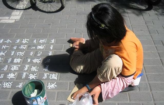 河南90后女孩天生残疾，嫁1米8丈夫后遭抛弃，如今身价上亿-15.jpg