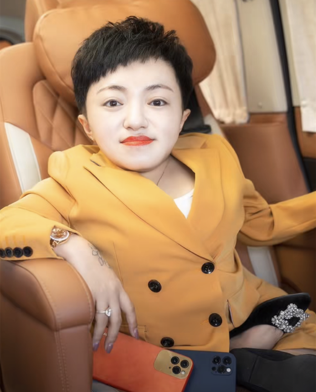 河南90后女孩天生残疾，嫁1米8丈夫后遭抛弃，如今身价上亿-23.jpg
