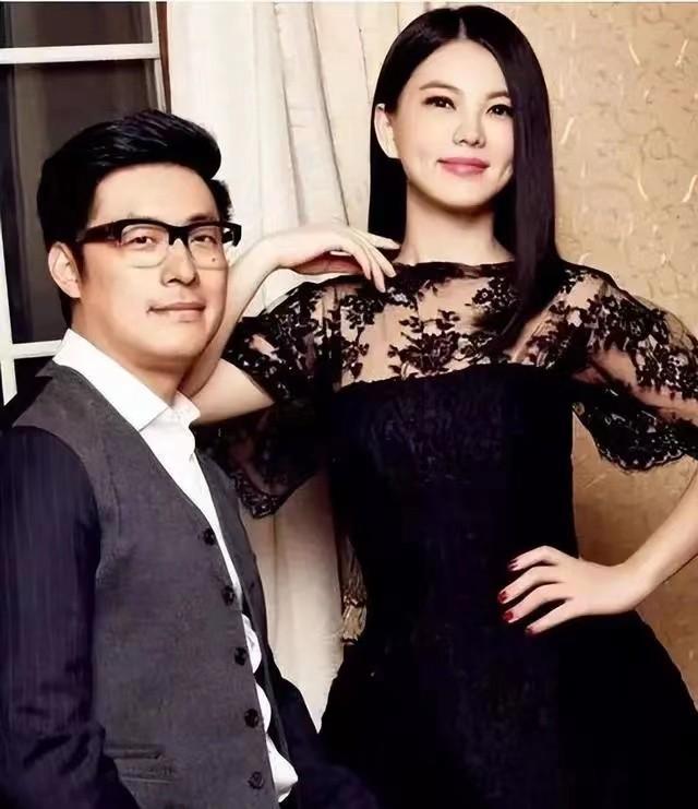 12年婚姻如牢笼？和李湘离婚一年多后，王岳伦开始彻底放飞自我-8.jpg
