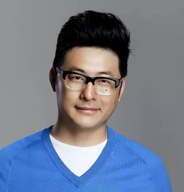 12年婚姻如牢笼？和李湘离婚一年多后，王岳伦开始彻底放飞自我-10.jpg
