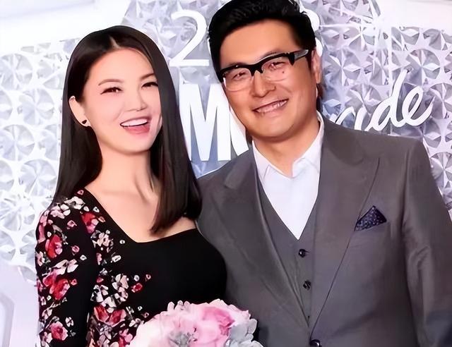 12年婚姻如牢笼？和李湘离婚一年多后，王岳伦开始彻底放飞自我-4.jpg