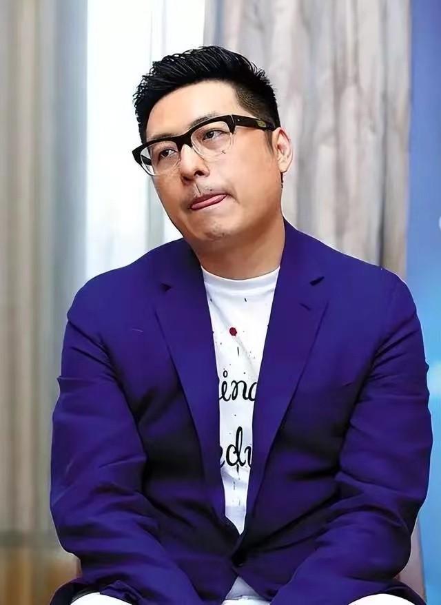 12年婚姻如牢笼？和李湘离婚一年多后，王岳伦开始彻底放飞自我-11.jpg