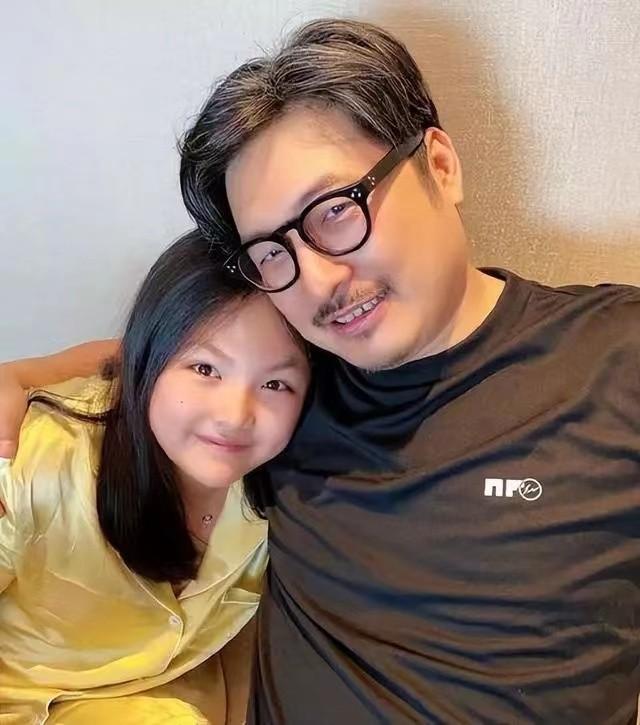 12年婚姻如牢笼？和李湘离婚一年多后，王岳伦开始彻底放飞自我-18.jpg