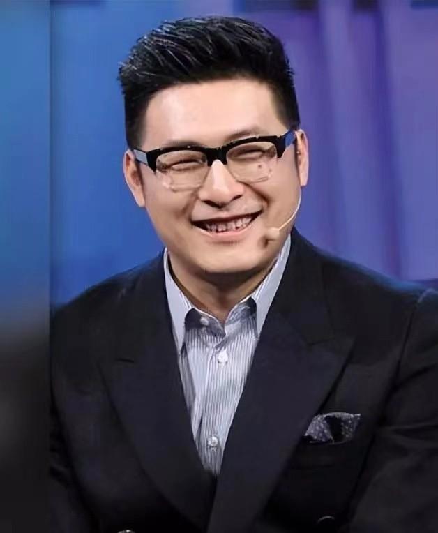 12年婚姻如牢笼？和李湘离婚一年多后，王岳伦开始彻底放飞自我-14.jpg
