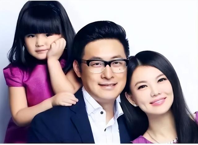 12年婚姻如牢笼？和李湘离婚一年多后，王岳伦开始彻底放飞自我-23.jpg