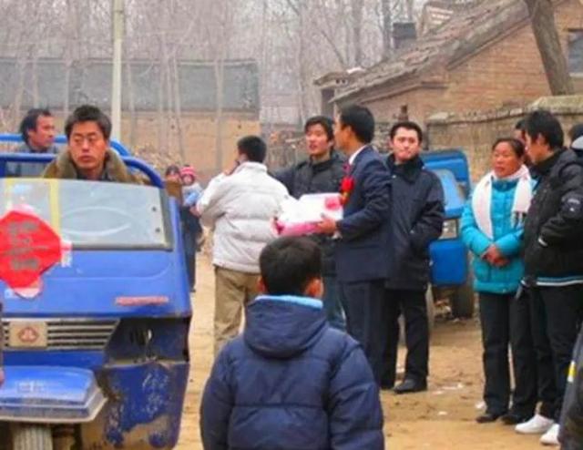 大家发现了吗？农村的光棍越来越多，是因为他们穷吗？-4.jpg