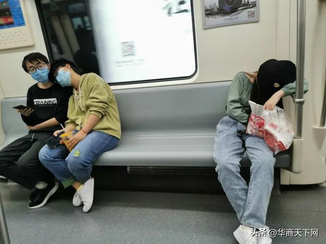 农村光棍太多了，村口大爷说：抢着生儿子传宗接代，结果没后代了-6.jpg