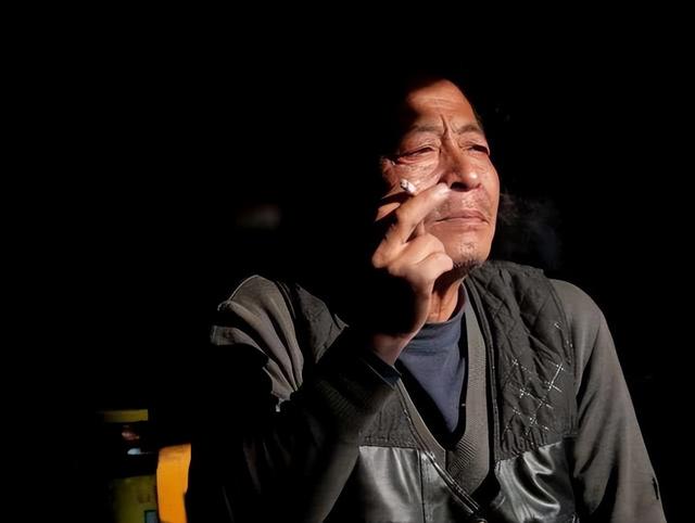 农村光棍越来越多，一个村子里就多达几十个，未来他们该怎么办？-1.jpg