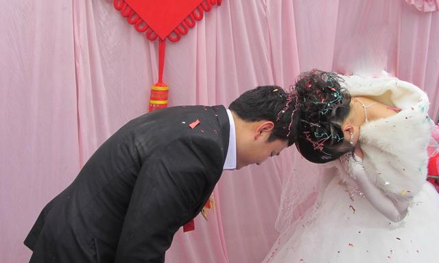 农村光棍越来越多，一个村子里就多达几十个，未来他们该怎么办？-3.jpg