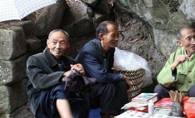 农村光棍太多了，1000人的村子就有90多个光棍，父母愁白了头-3.jpg