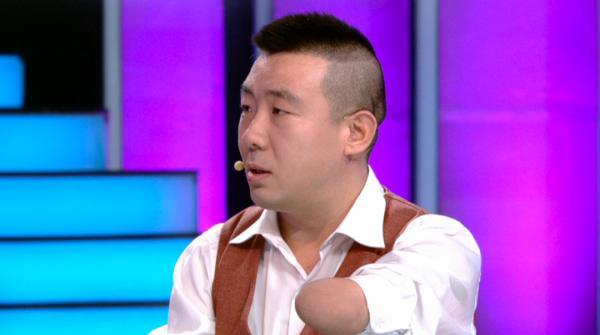 幸福账单｜讲述无臂小伙与轮椅女孩的动人爱情故事-2.jpg