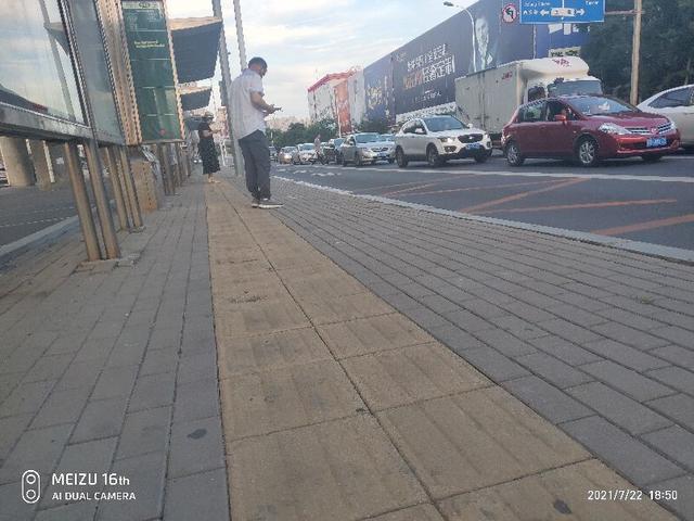 路上遇见：好几天都在公交车上遇见她，一样的路线，一样的生活…-2.jpg