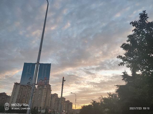 路上遇见：好几天都在公交车上遇见她，一样的路线，一样的生活…-3.jpg