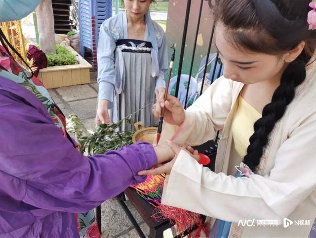 捉鸭子、包粽子、点雄黄！海峡两岸赛龙舟背后的闽南端午文化-2.jpg