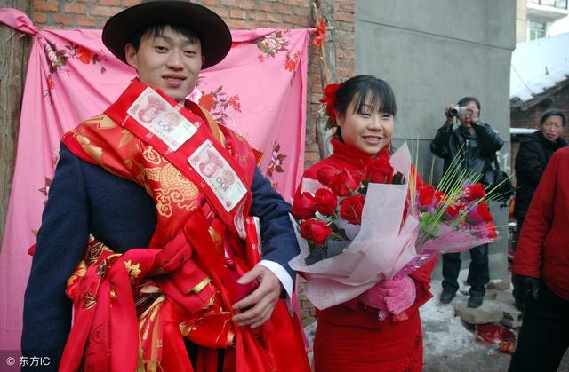 直击农村婚礼现场：各地习俗都有不同，这些习俗你们认可吗？-4.jpg