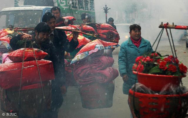 直击农村婚礼现场：各地习俗都有不同，这些习俗你们认可吗？-7.jpg