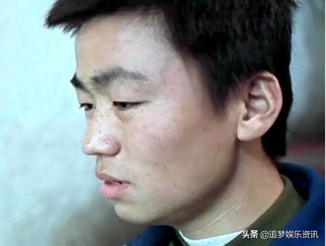 讲述草根明星王宝强成名背后的艰辛故事，揭秘他是如何一举成名-1.jpg