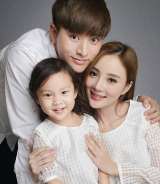 曾经恩爱一幕幕，到如今陌路人，这八对明星夫妻，都经历了什么？-49.jpg