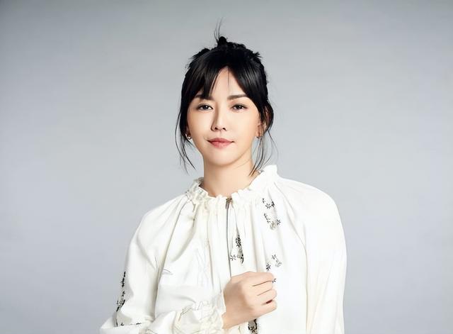 三位嫁给普通人的女星，相比那些豪门媳妇，他们的爱情让人羡慕-17.jpg