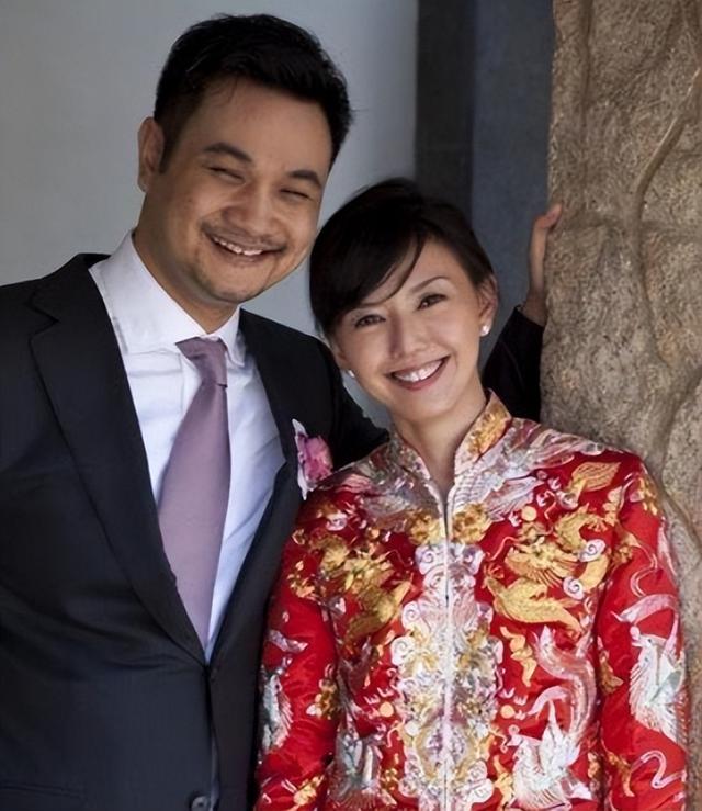 三位嫁给普通人的女星，相比那些豪门媳妇，他们的爱情让人羡慕-12.jpg