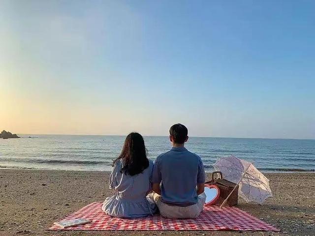 婚姻如何恒久远，需做到依恋且不依赖，相互扶持一辈子-1.jpg