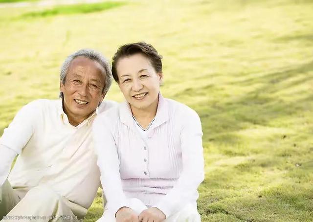 婚姻如何恒久远，需做到依恋且不依赖，相互扶持一辈子-4.jpg
