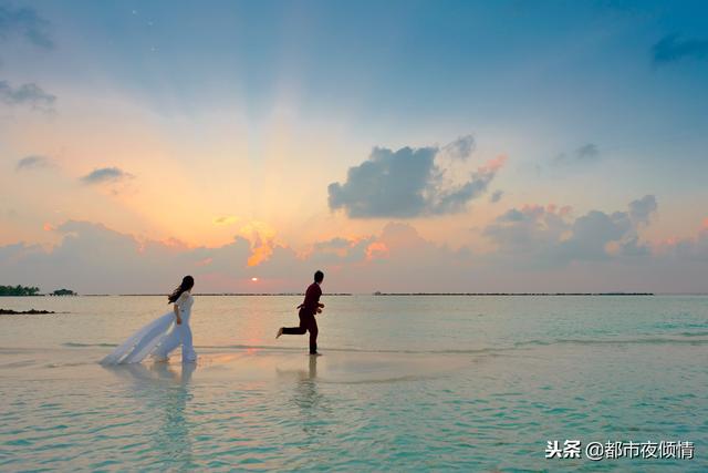 三对夫妻的真实情感口述：无性婚姻，一边假装幸福，一边深夜哭泣-1.jpg