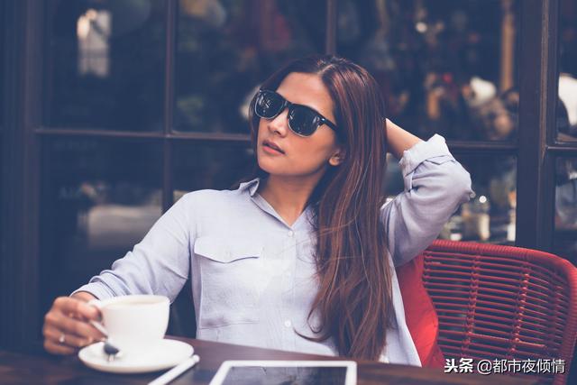 三对夫妻的真实情感口述：无性婚姻，一边假装幸福，一边深夜哭泣-4.jpg