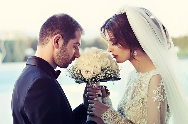 离婚后，我坚持追了前妻三年，终于复婚成功了，祝福我吧！-1.jpg