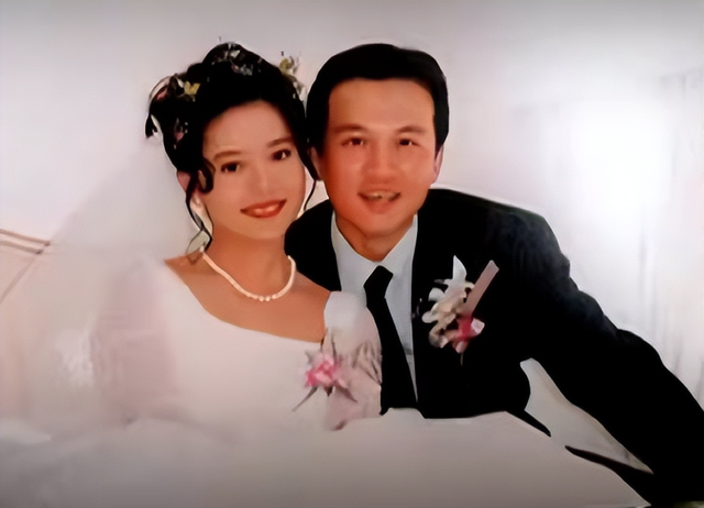 兜兜转转还是你，离婚又复婚的8对明星夫妻，回忆总是美好的-18.jpg